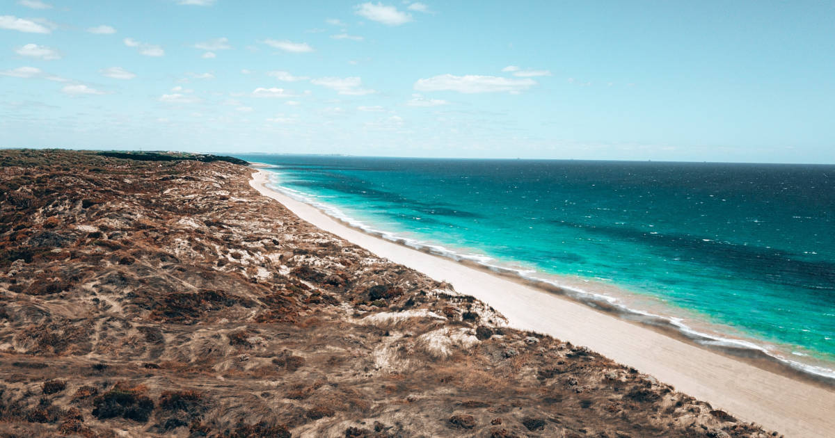Uitzicht op de prachtige kustlijn van Binningup in West-Australië.